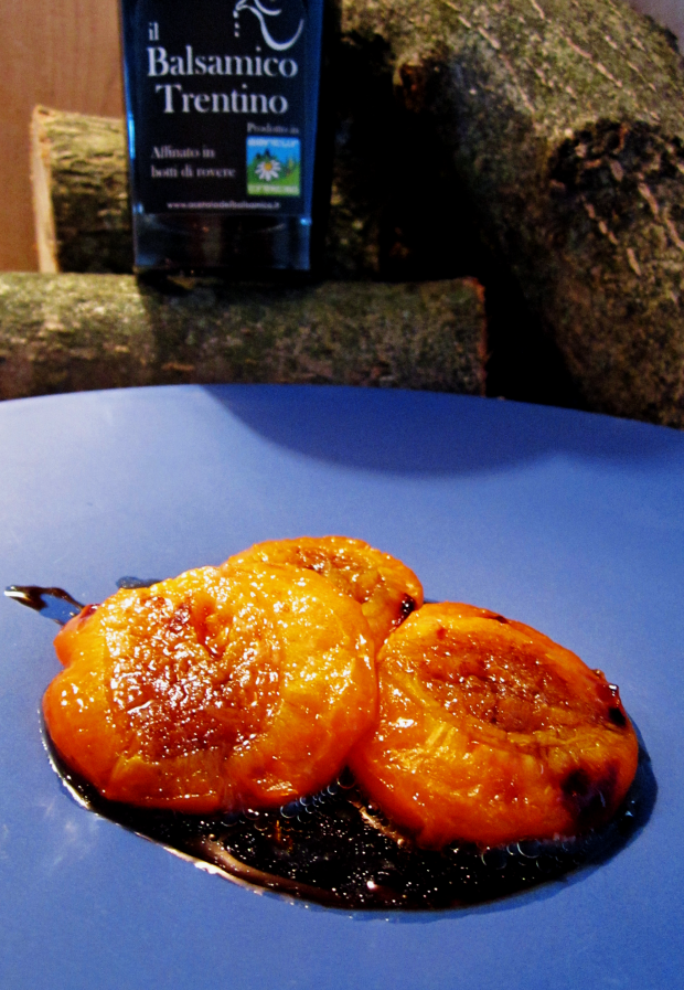 grilled apricotes with basamico